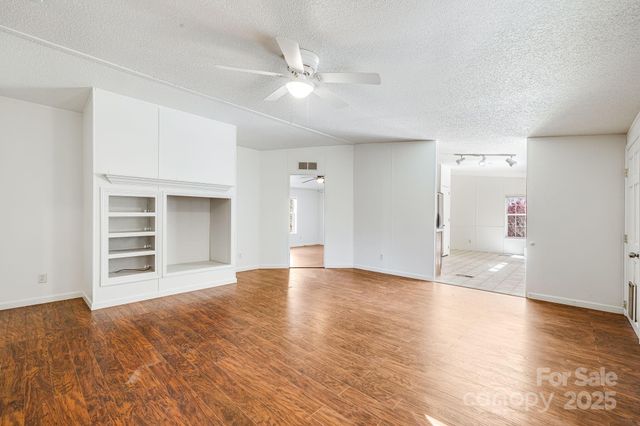 20 Luckenbach Drive, Fairview, NC 28730