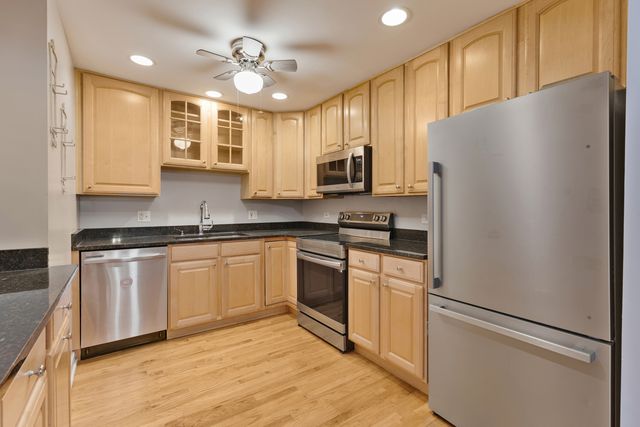 5400 Astor Lane 203, Rolling Meadows, IL 60008