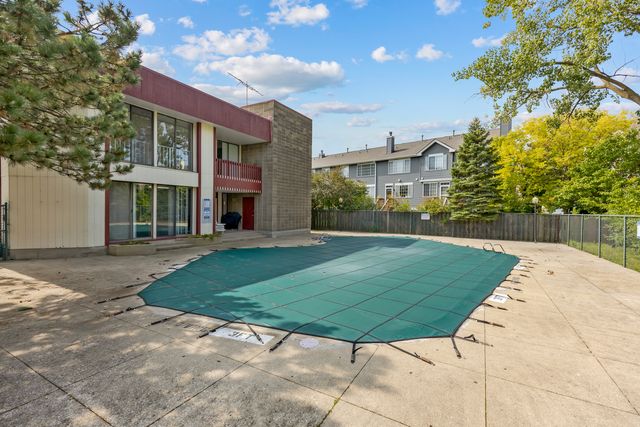 5400 Astor Lane 203, Rolling Meadows, IL 60008