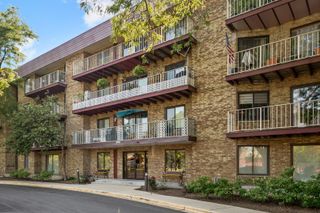 5400 Astor Lane 203, Rolling Meadows, IL 60008