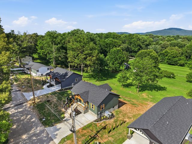 214 Twin Oaks Rd, Mcminnville, TN 37110