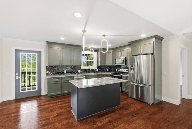 214 Twin Oaks Rd, Mcminnville, TN 37110