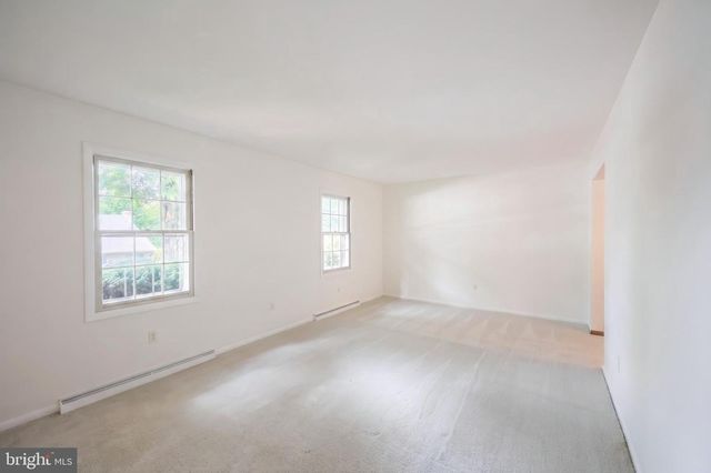 2156 SOUTHBROOK DR, York, PA 17403