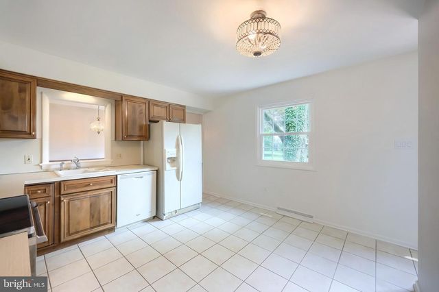 2156 SOUTHBROOK DR, York, PA 17403