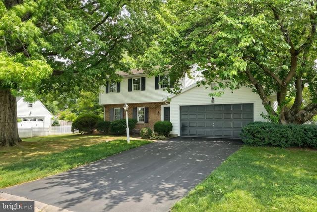 2156 SOUTHBROOK DR, York, PA 17403