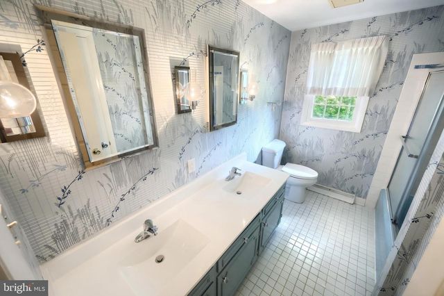 2156 SOUTHBROOK DR, York, PA 17403