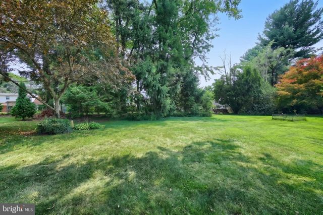 2156 SOUTHBROOK DR, York, PA 17403