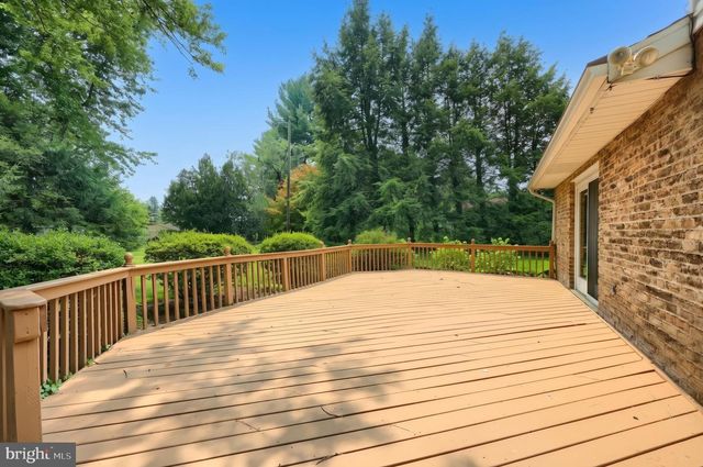 2156 SOUTHBROOK DR, York, PA 17403