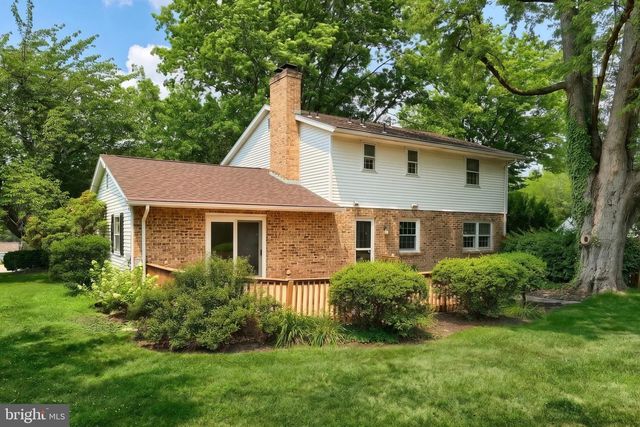 2156 SOUTHBROOK DR, York, PA 17403