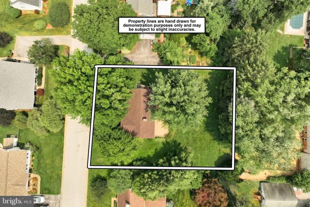 2156 SOUTHBROOK DR, York, PA 17403