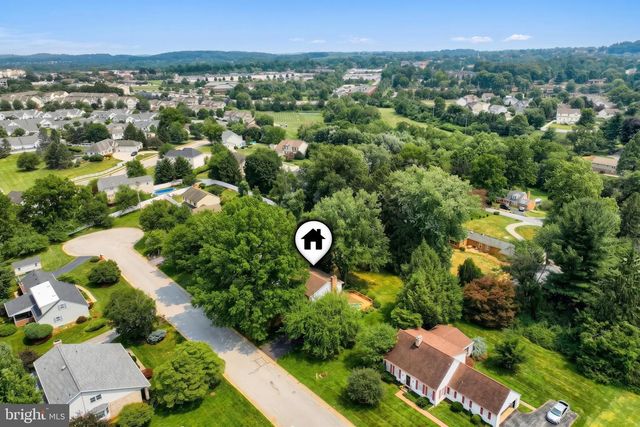 2156 SOUTHBROOK DR, York, PA 17403