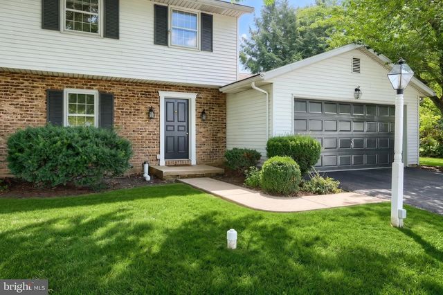 2156 SOUTHBROOK DR, York, PA 17403