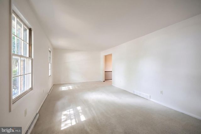 2156 SOUTHBROOK DR, York, PA 17403