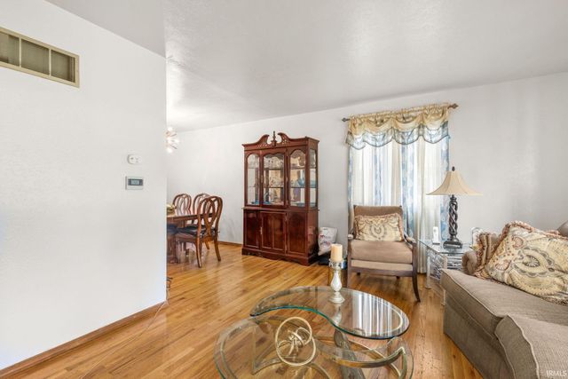 2702 Arrowhead Drive, South Bend, IN 46628