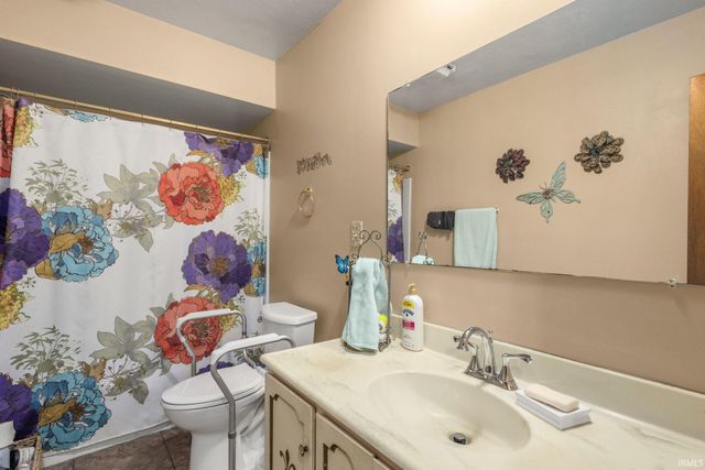 2702 Arrowhead Drive, South Bend, IN 46628