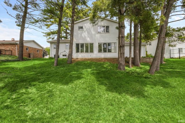 2702 Arrowhead Drive, South Bend, IN 46628