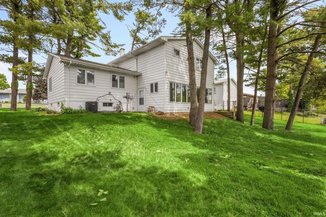 2702 Arrowhead Drive, South Bend, IN 46628