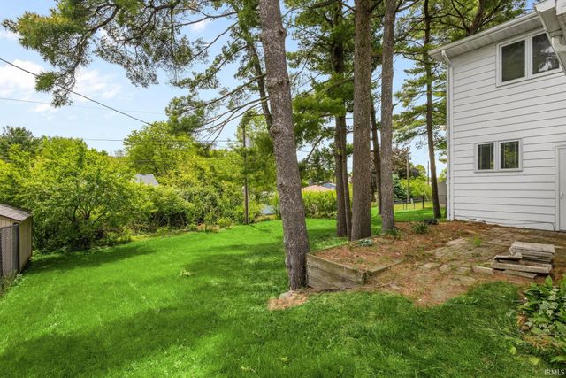 2702 Arrowhead Drive, South Bend, IN 46628