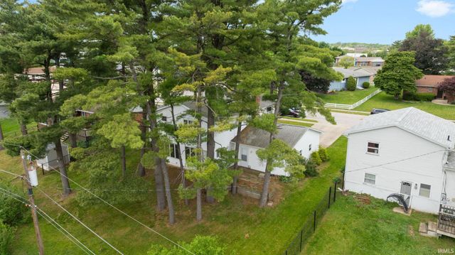 2702 Arrowhead Drive, South Bend, IN 46628