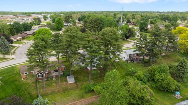 2702 Arrowhead Drive, South Bend, IN 46628