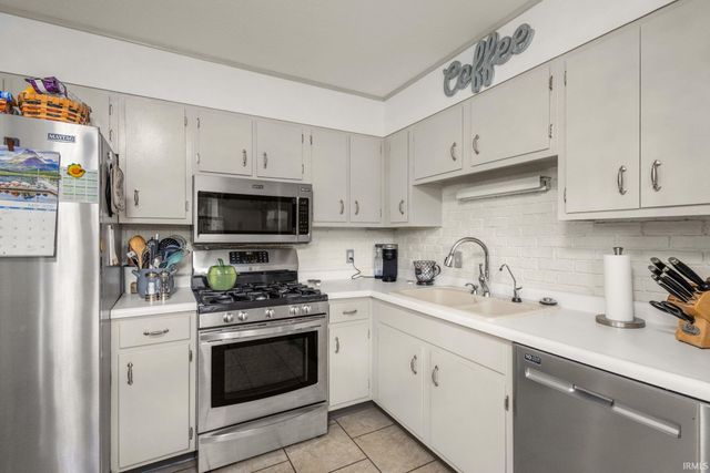 2702 Arrowhead Drive, South Bend, IN 46628