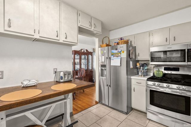 2702 Arrowhead Drive, South Bend, IN 46628