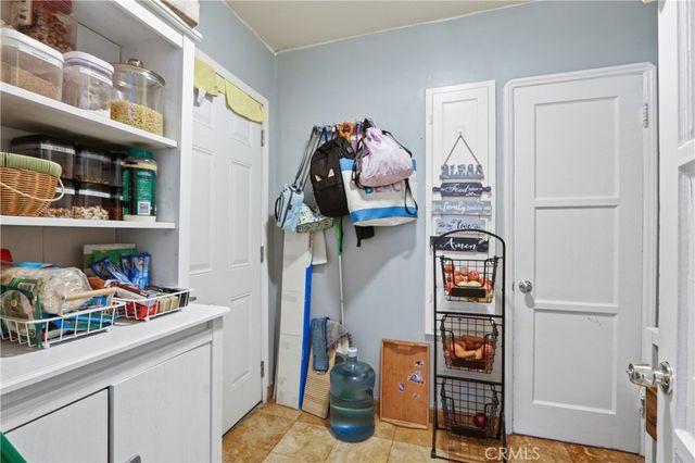 1921 Chariton Street, Los Angeles, CA 90034