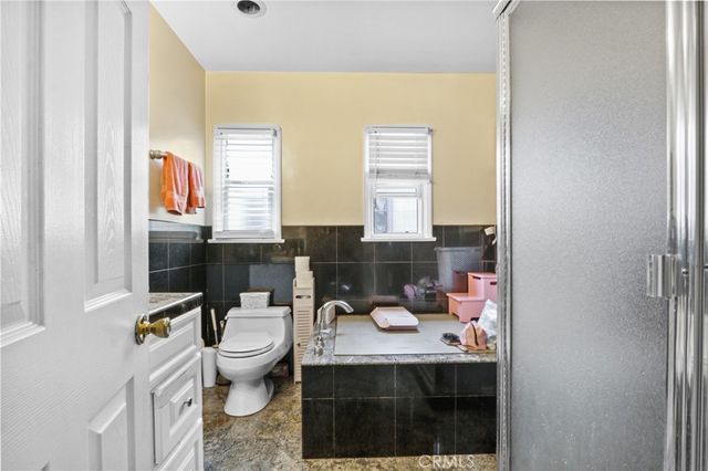 1921 Chariton Street, Los Angeles, CA 90034