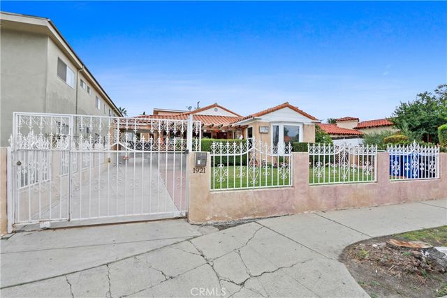 1921 Chariton Street, Los Angeles, CA 90034