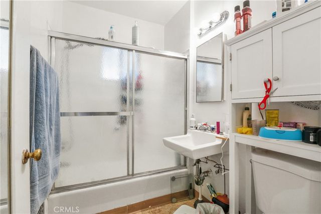 1921 Chariton Street, Los Angeles, CA 90034
