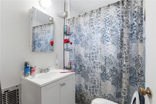 1921 Chariton Street, Los Angeles, CA 90034
