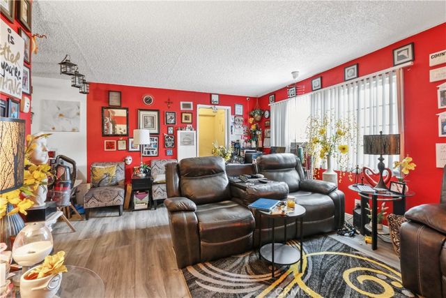 1921 Chariton Street, Los Angeles, CA 90034