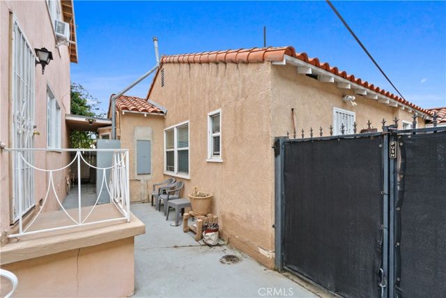 1921 Chariton Street, Los Angeles, CA 90034