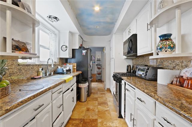 1921 Chariton Street, Los Angeles, CA 90034