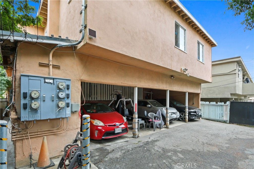 1921 Chariton Street, Los Angeles, CA 90034