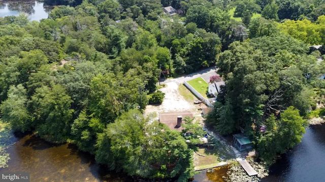 42 CEDAR LN, Fairton, NJ 08320