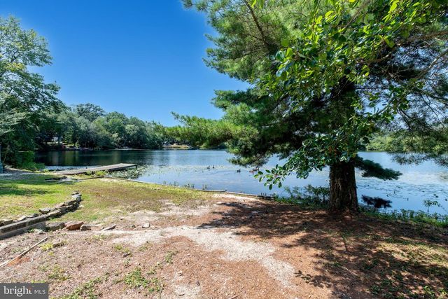 42 CEDAR LN, Fairton, NJ 08320