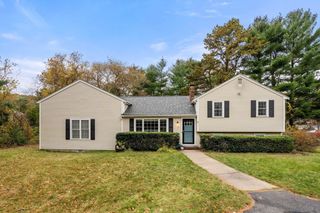 7 Sugarbush Ln, Plymouth, MA 02360