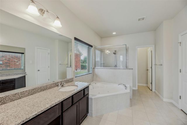405 Farm Creek DR, Hutto, TX 78634