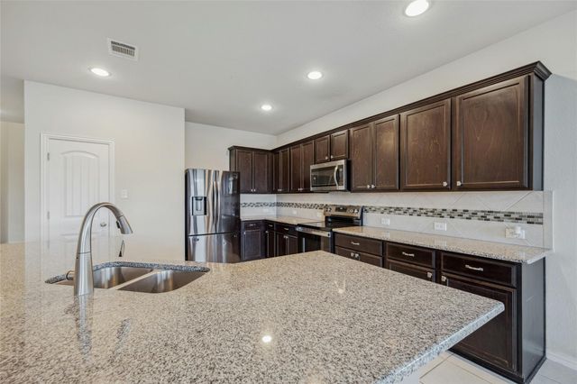 405 Farm Creek DR, Hutto, TX 78634