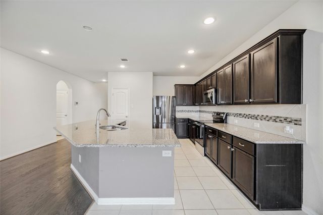 405 Farm Creek DR, Hutto, TX 78634