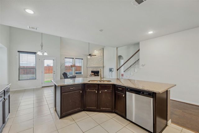 405 Farm Creek DR, Hutto, TX 78634