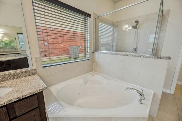 405 Farm Creek DR, Hutto, TX 78634