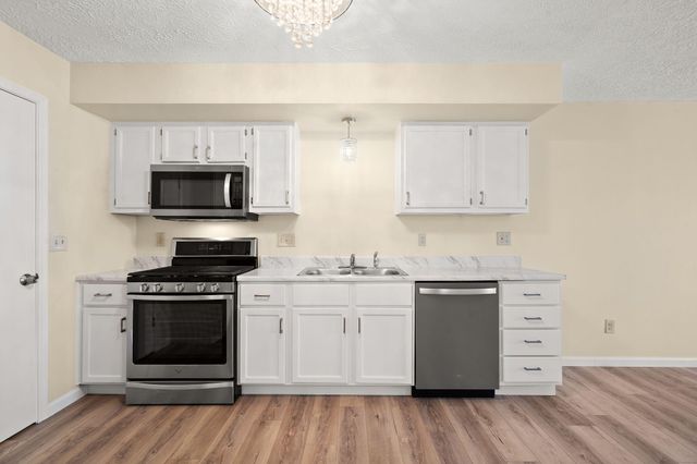 200 Summertree Drive, Porter, IN 46304