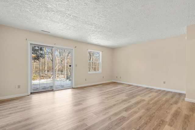 200 Summertree Drive, Porter, IN 46304