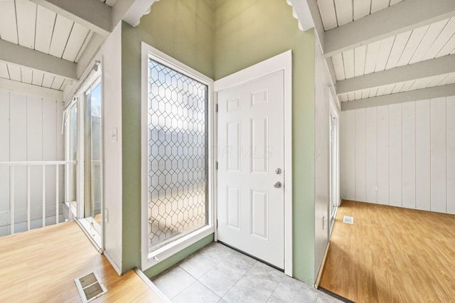 5421 Worthington Forest Place E, Columbus, OH 43229