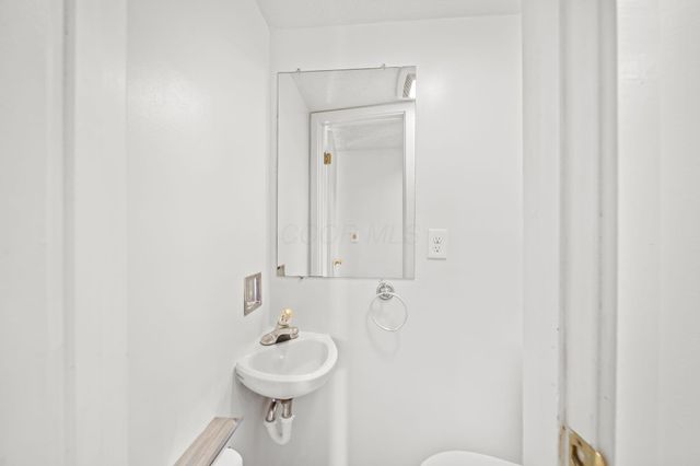 5421 Worthington Forest Place E, Columbus, OH 43229