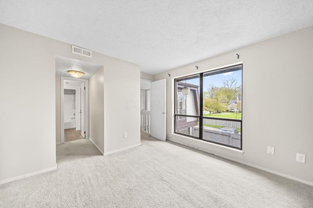 5421 Worthington Forest Place E, Columbus, OH 43229