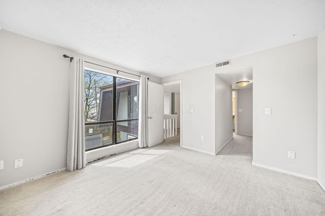 5421 Worthington Forest Place E, Columbus, OH 43229