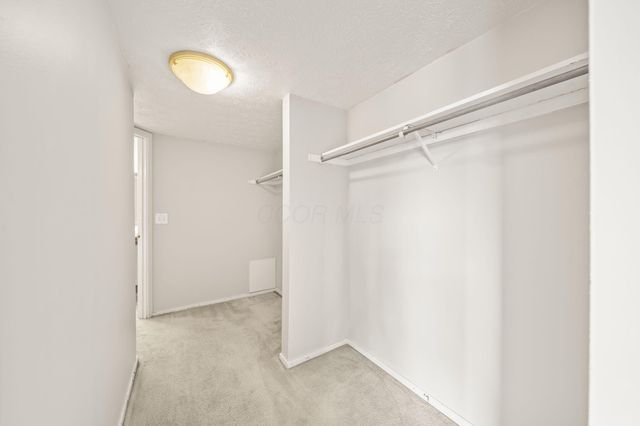 5421 Worthington Forest Place E, Columbus, OH 43229
